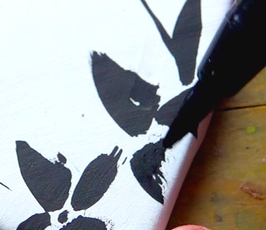 Draw a black brush blossom