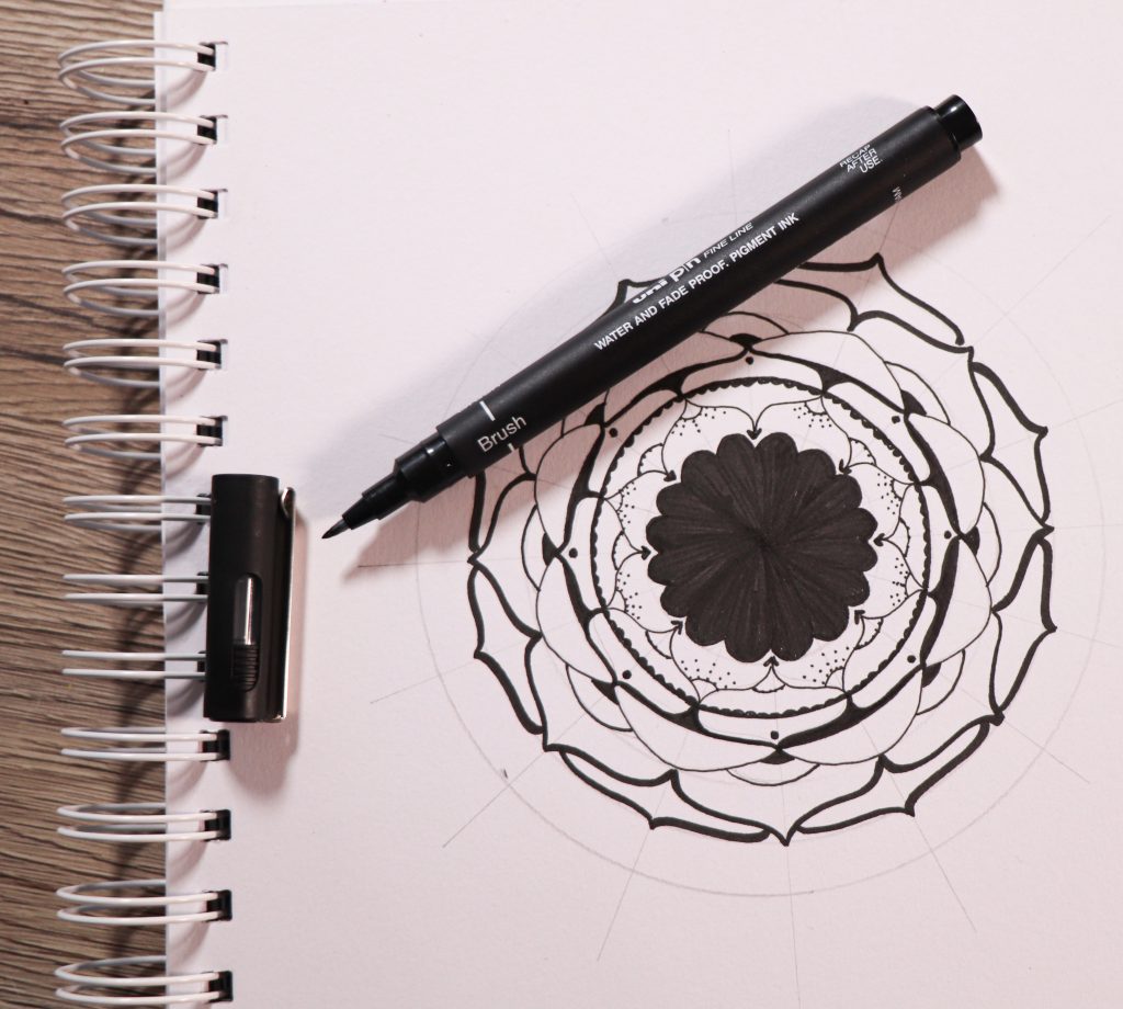 Draw a mandala with PIN pens